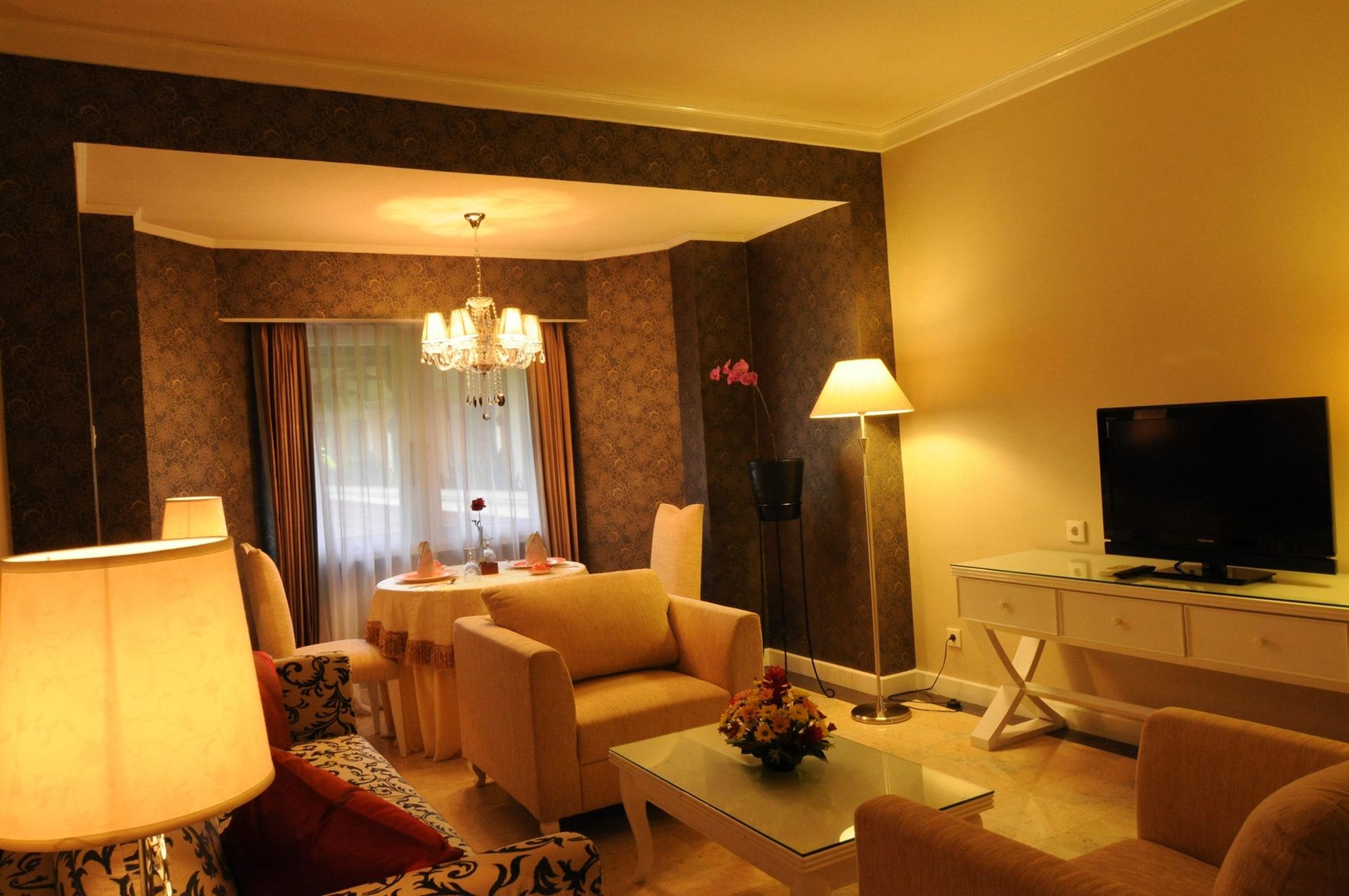 Grand Legi Hotel Mataram Exterior photo