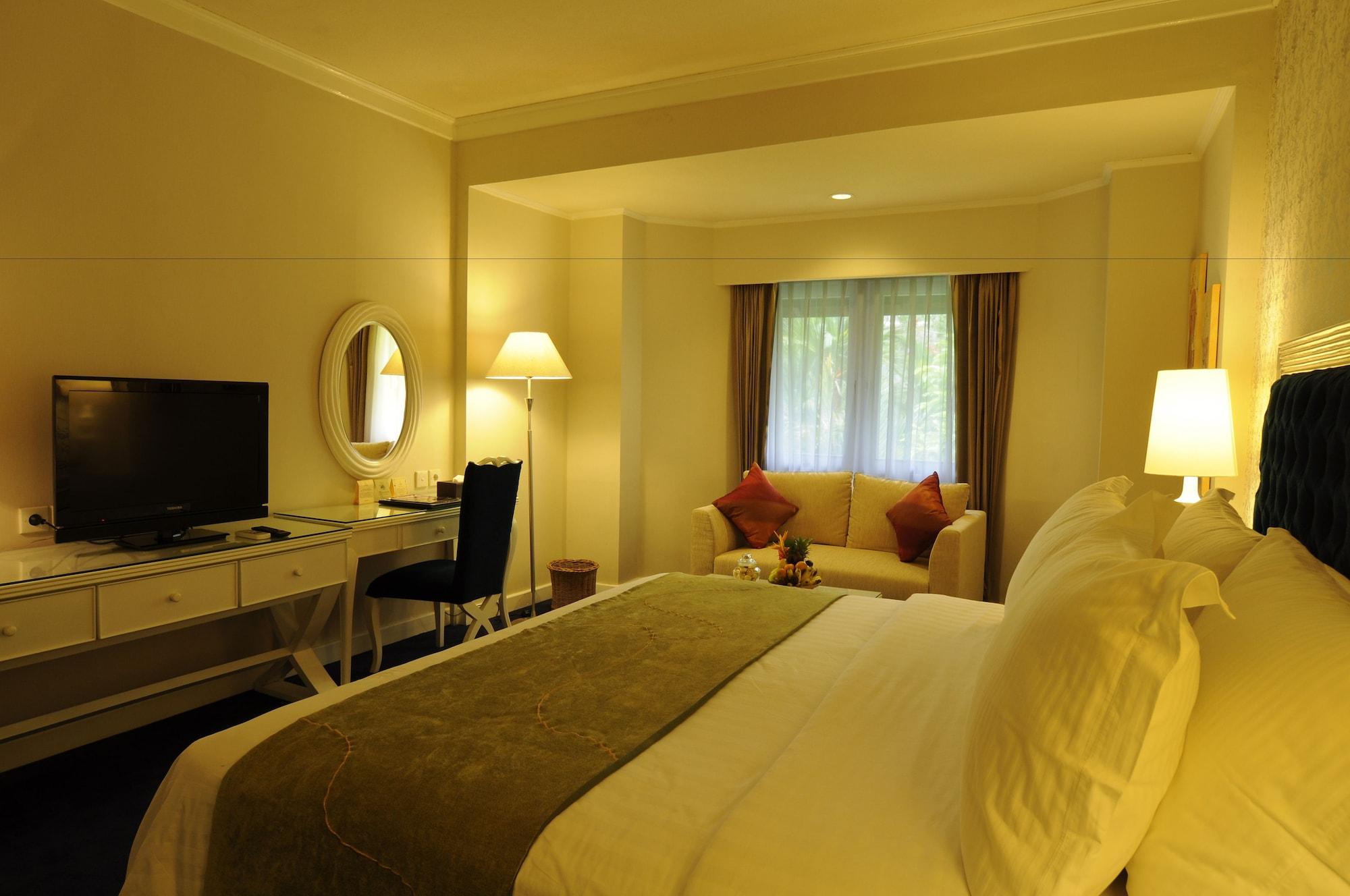 Grand Legi Hotel Mataram Exterior photo