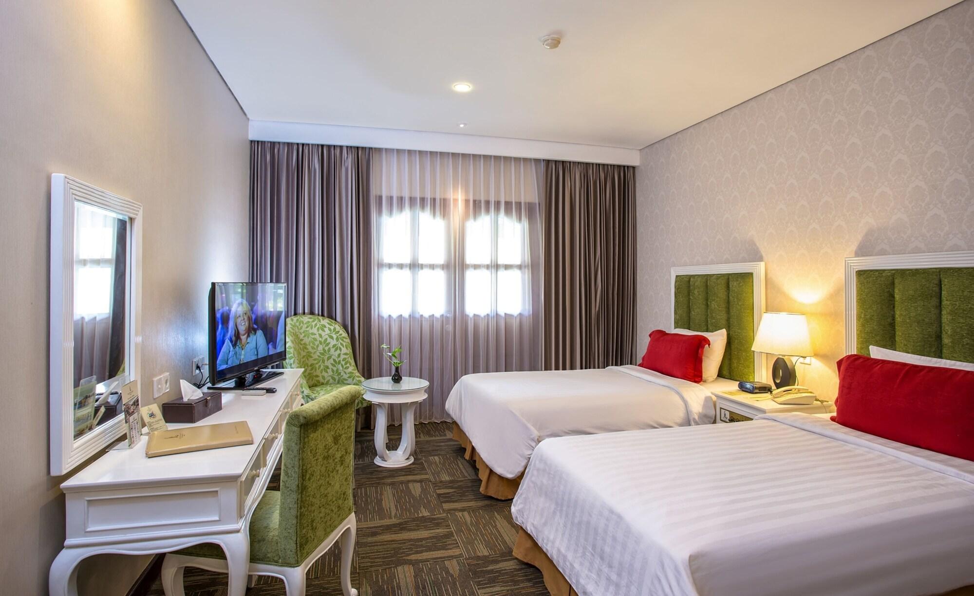 Grand Legi Hotel Mataram Exterior photo