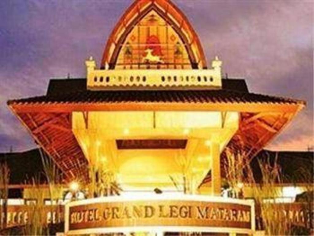 Grand Legi Hotel Mataram Exterior photo