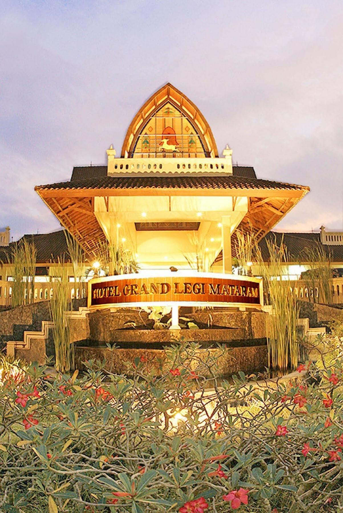 Grand Legi Hotel Mataram Exterior photo