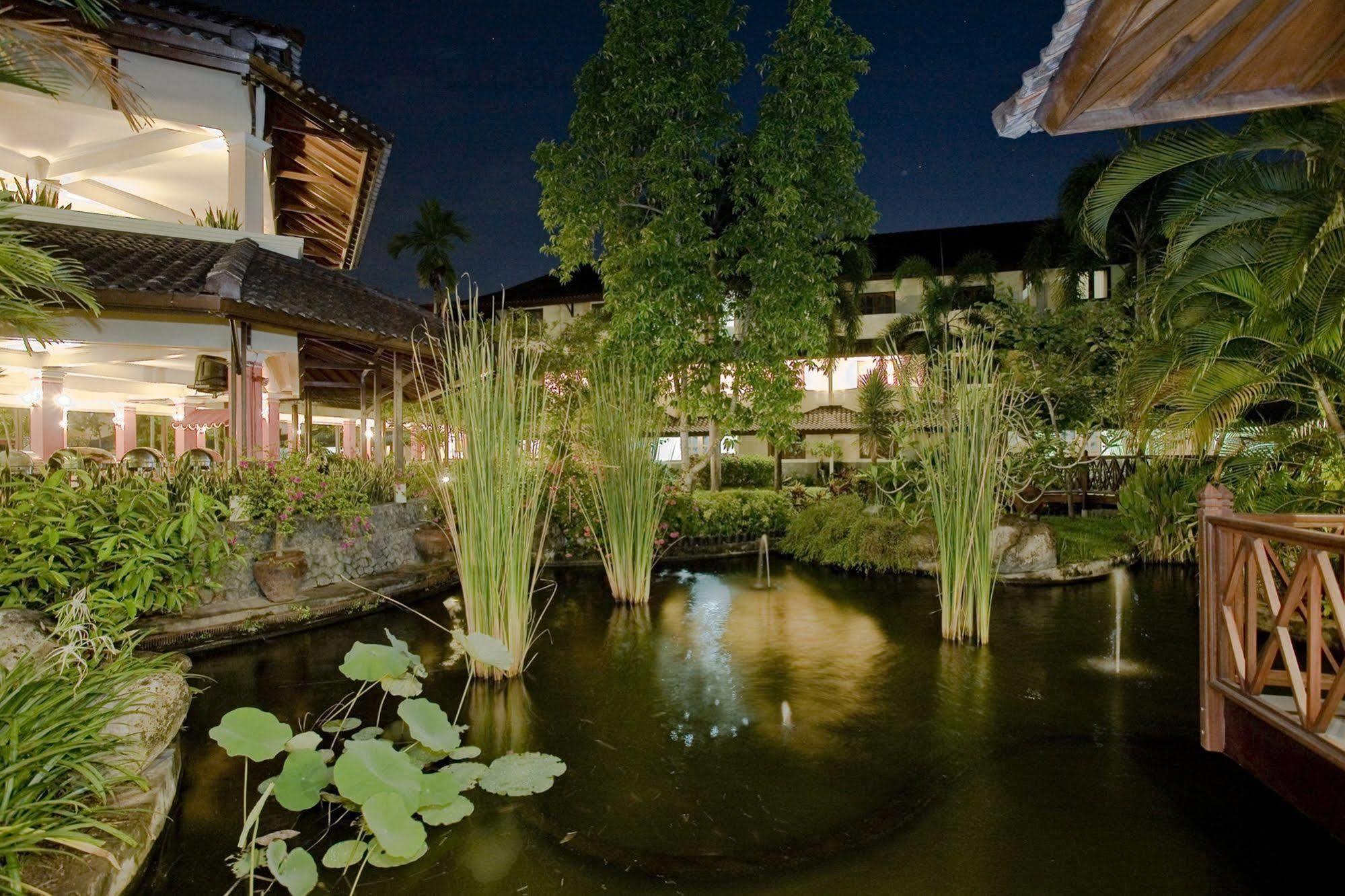 Grand Legi Hotel Mataram Exterior photo