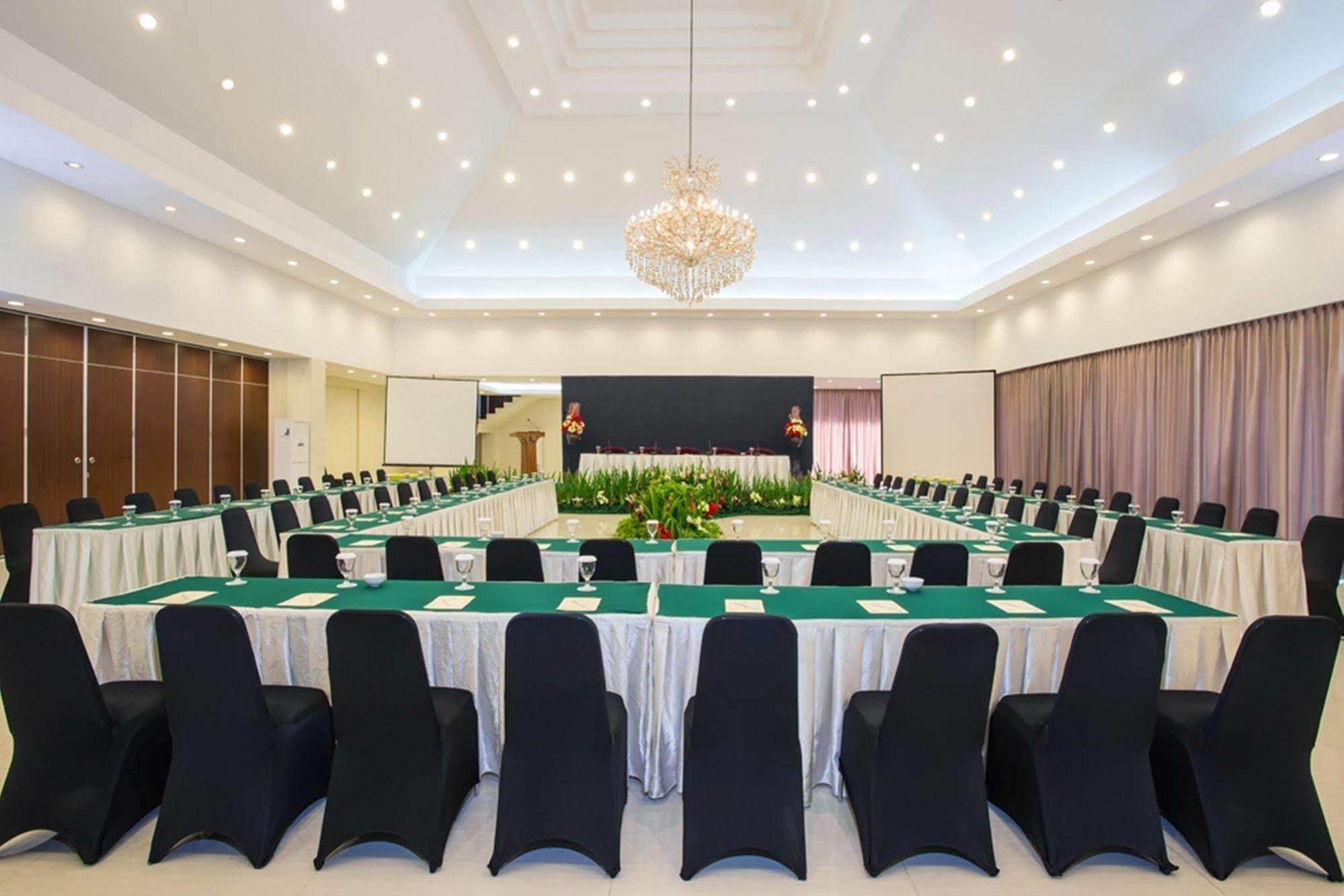 Grand Legi Hotel Mataram Exterior photo