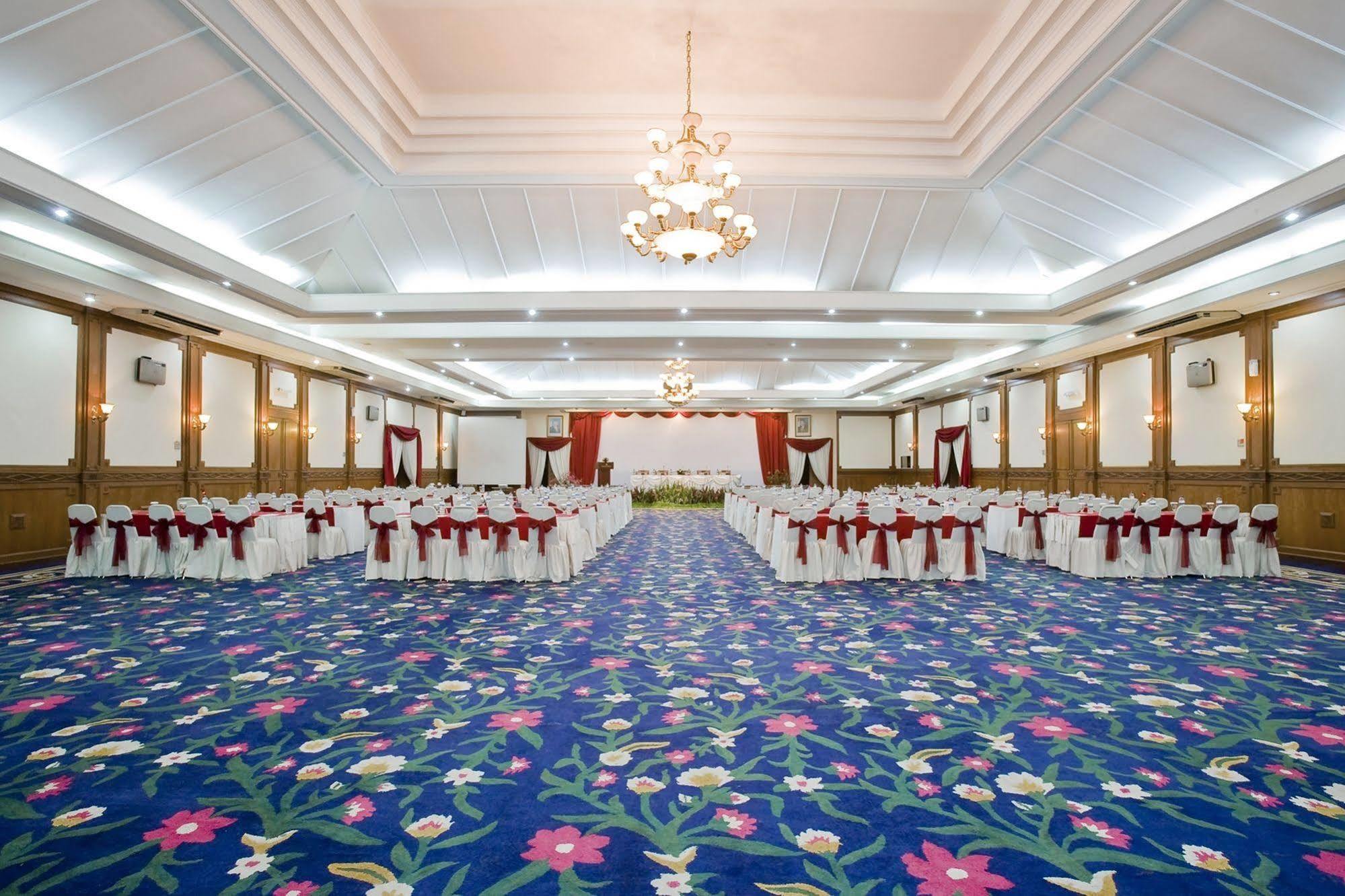 Grand Legi Hotel Mataram Exterior photo