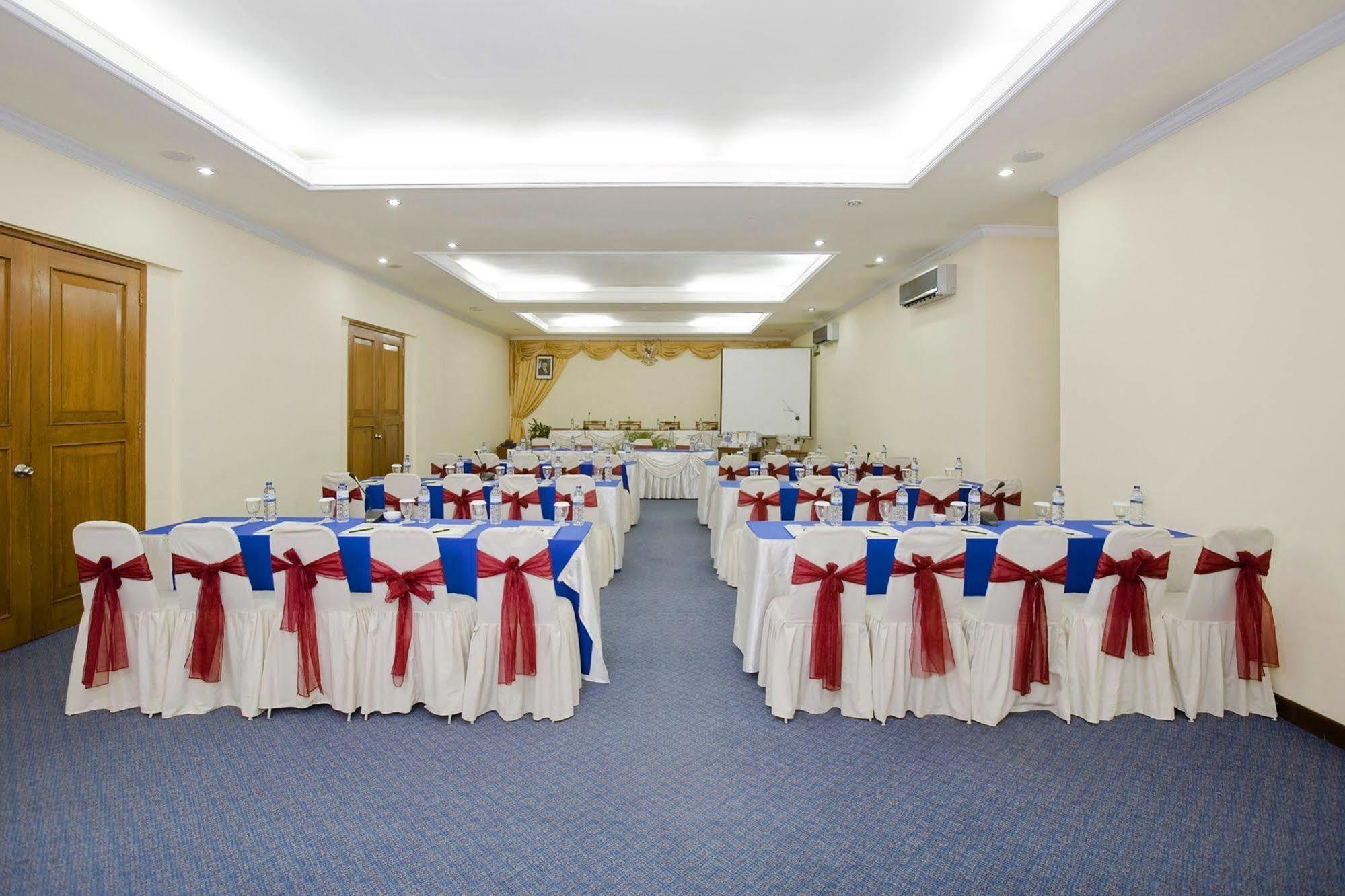 Grand Legi Hotel Mataram Exterior photo